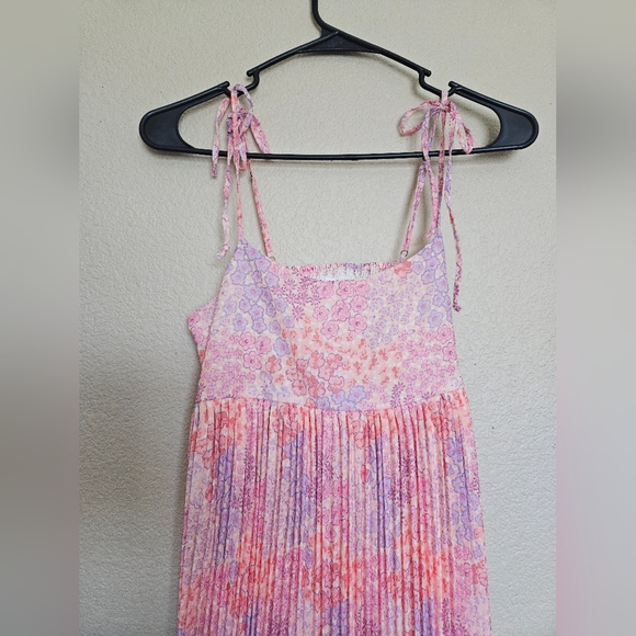 Coco + JaimesonPrinted Sunburst Pleated Maxi Dress - Picture 6 of 11